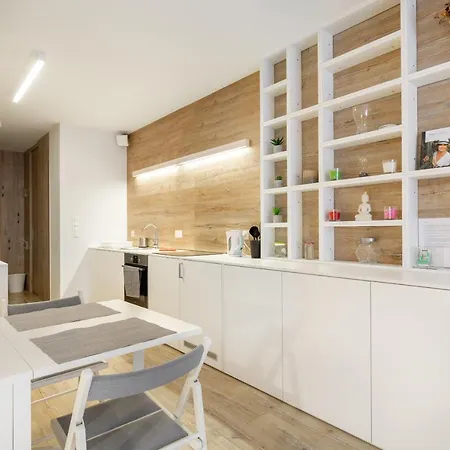 B44 Brody Apartmán *
