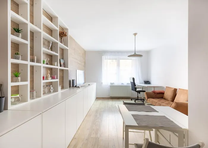 Apartment B44 Brody *